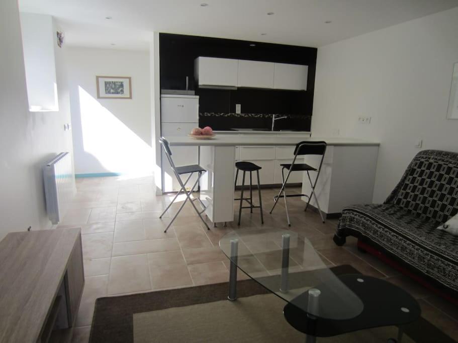 T2 Refait A Neuf Avec Petit Jardin Et Parking Apartment Millau Bagian luar foto